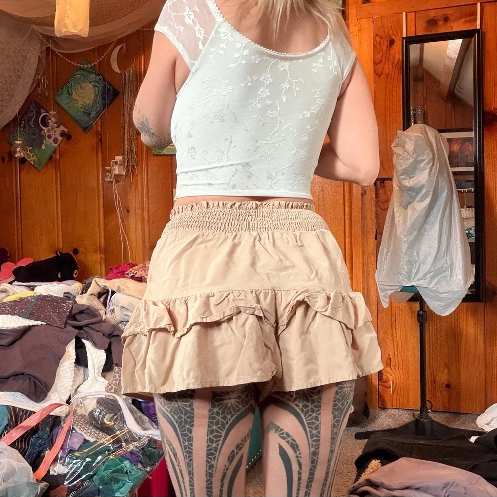 Beige Ruffled Shorts size M - Picture 5 of 8